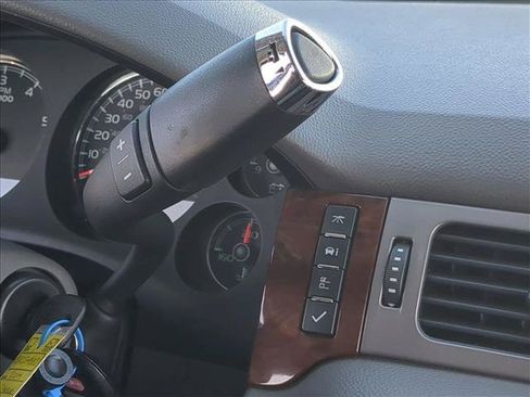 Used 2014 Chevrolet Tahoe LTZ RWD image 12