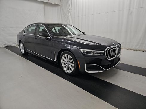 Used 2022 BMW 740i xDrive w/ Premium Package image 3
