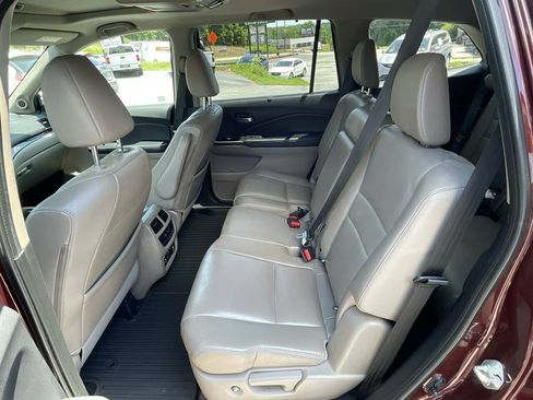 Used 2018 Honda Pilot Touring image 11