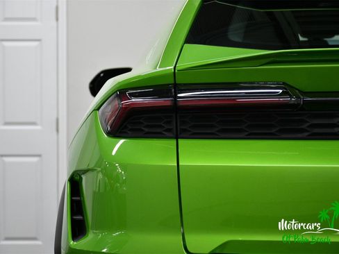 Used 2025 Lamborghini Urus SE image 10