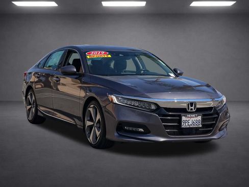 Used 2019 Honda Accord Touring image 2