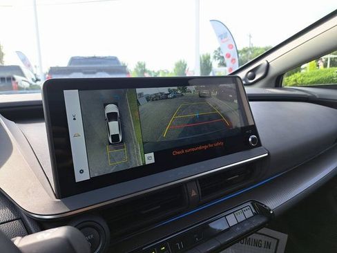 Used 2024 Toyota Prius Limited w/ Limited Premium Package FWD image 16