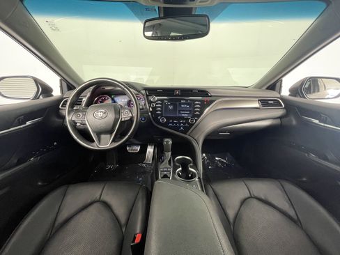 Used 2020 Toyota Camry XSE FWD image 11