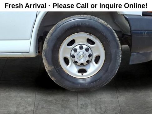 Used 2021 Chevrolet Express 3500 w/ Driver Convenience Package RWD image 9