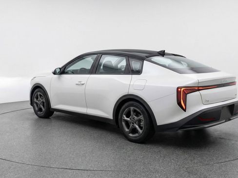 Used 2025 Kia K4 LXS image 6