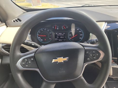 Used 2023 Chevrolet Traverse LS image 29