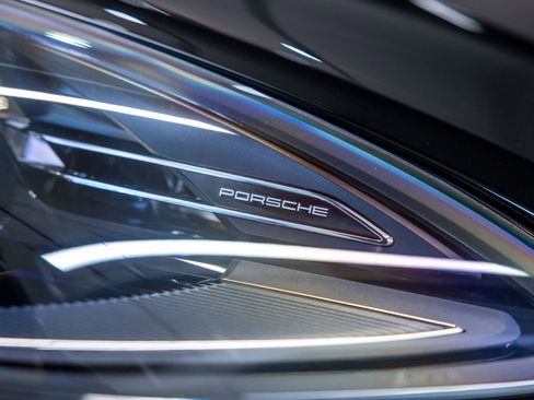 Certified 2025 Porsche Macan AWD/4WD image 14