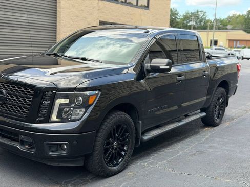Used 2018 Nissan Titan SV w/ SV Convenience Package AWD/4WD image 40