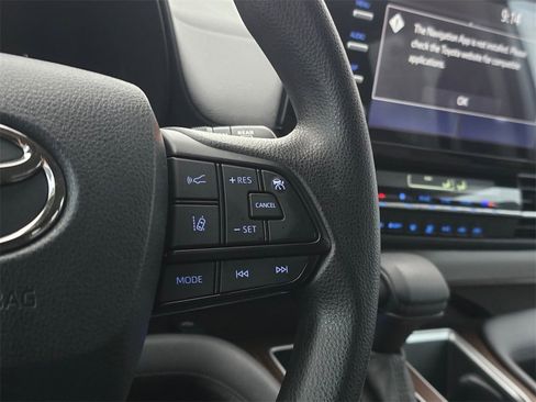 Certified 2023 Toyota Sienna LE image 38