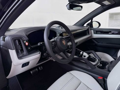 New 2026 Porsche Cayenne S image 4