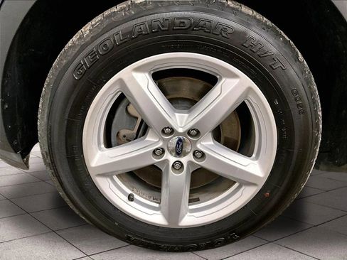 Used 2017 Ford Explorer XLT w/ Equipment Group 202A image 9