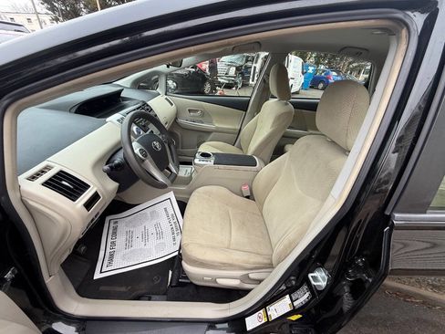 Used 2012 Toyota Prius V Five image 9