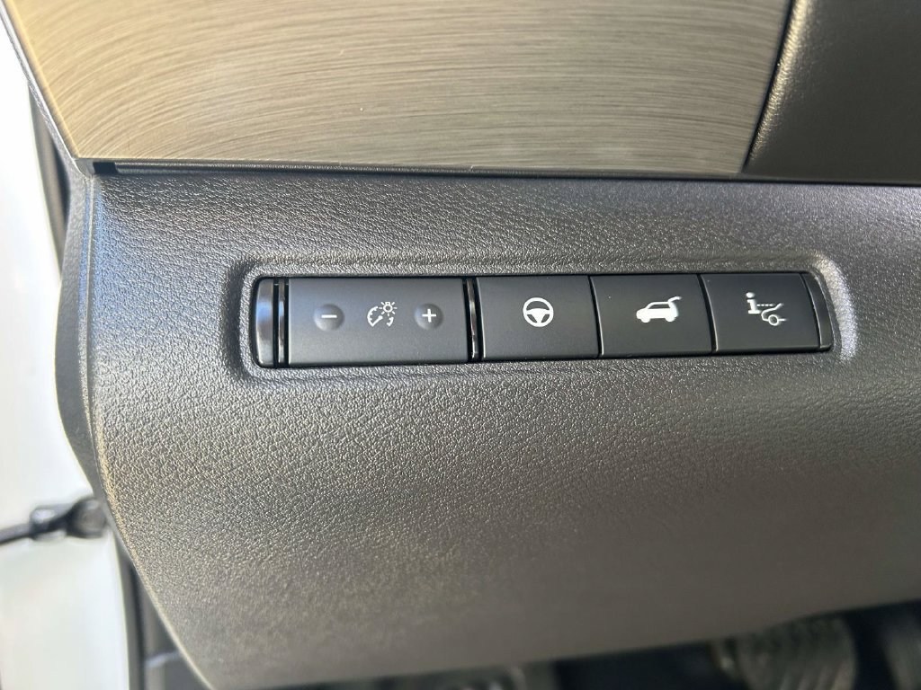 Used 2025 Nissan Pathfinder Platinum w/ Cargo Package FWD image 14