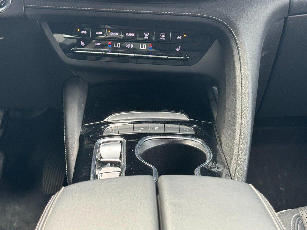Used 2023 Buick Envision Essence FWD image 17
