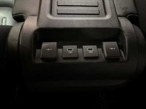 Used 2021 Land Rover Defender 90 First Edition image 31