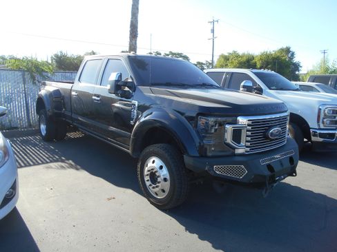 Used 2022 Ford F450 Platinum w/ Camper Package AWD/4WD image 3