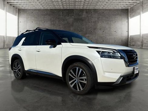 Used 2024 Nissan Pathfinder Platinum AWD/4WD image 3
