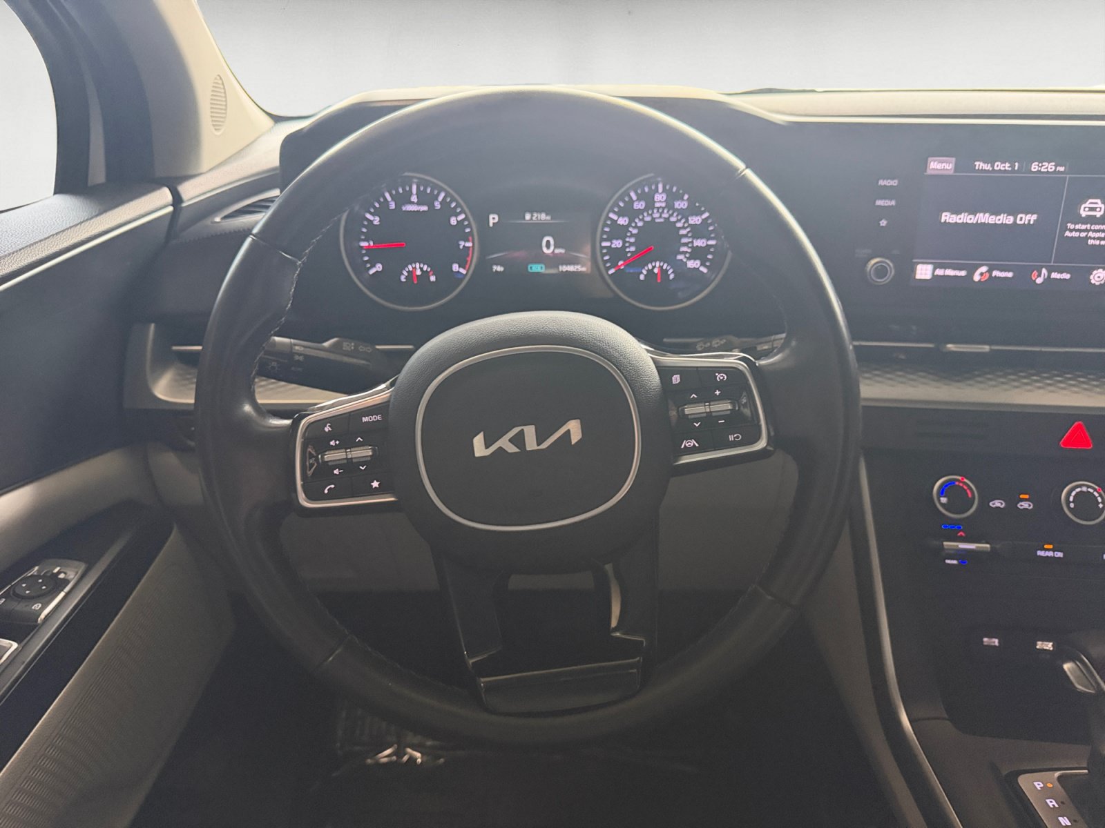 Used 2023 Kia Carnival LX FWD image 11