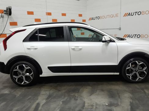 Used 2023 Kia Niro EX Touring image 19