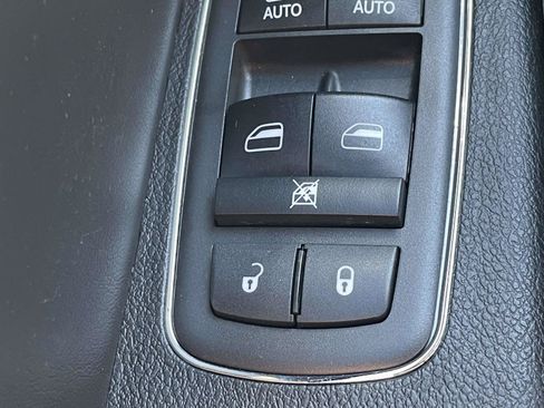 Used 2019 Chrysler 300 S w/ 300S Premium Group 2 RWD image 27