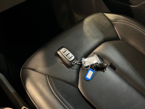 Used 2024 Chrysler Pacifica Touring-L image 22