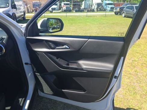 Used 2025 Chevrolet Equinox LT image 35