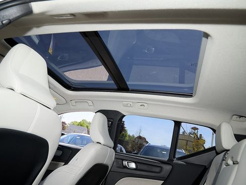 New 2025 Volvo XC40 B5 Plus w/ Protection Package Premier image 21