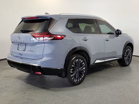 Used 2024 Nissan Rogue Platinum FWD image 6