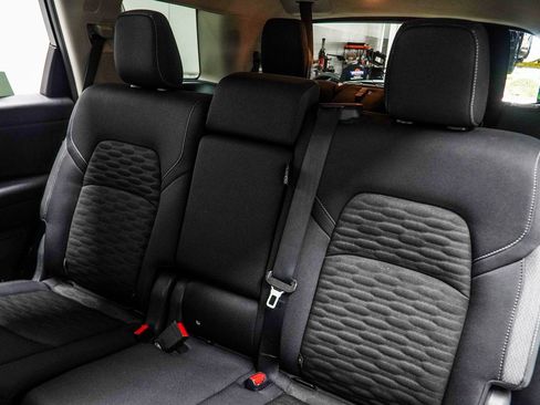 Used 2025 Nissan Pathfinder SV image 37