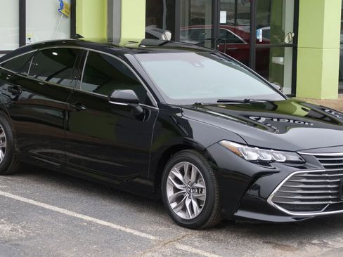 Used 2019 Toyota Avalon XLE w/ Moonroof Package FWD image 5