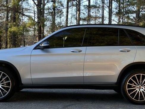 Used 2022 Mercedes-Benz GLC 300 GLC 300 w/ AMG Line image 5