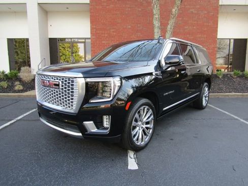 Used 2022 GMC Yukon XL Denali w/ Denali Premium Package image 1
