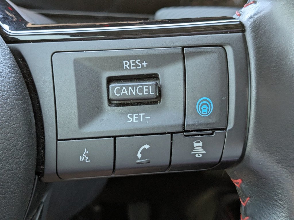 Used 2025 Nissan Kicks SR AWD/4WD image 22