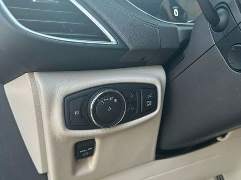 Used 2019 Lincoln Nautilus Select image 16