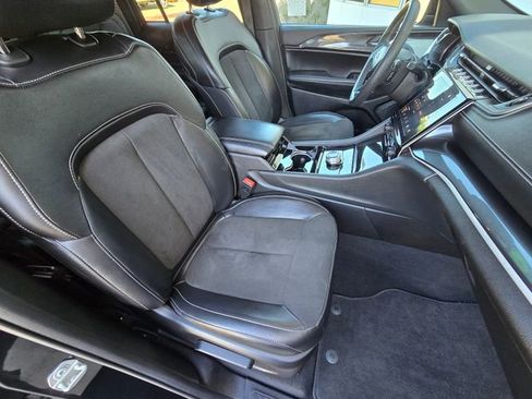 Used 2023 Jeep Grand Cherokee Altitude RWD image 21