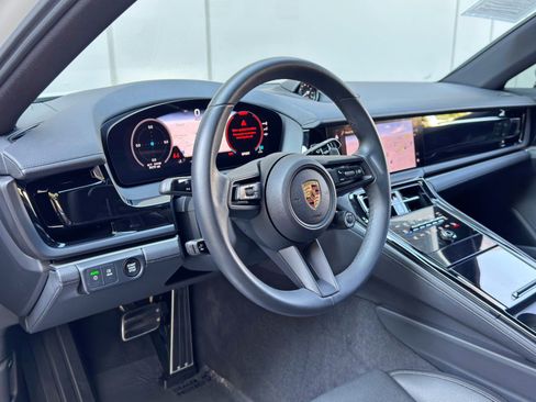 Used 2025 Porsche Panamera image 13