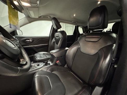 Used 2020 Jeep Cherokee Trailhawk AWD/4WD image 16