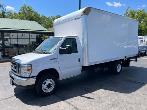 Used 2015 Ford E-350 and Econoline 350 Super Duty image 2