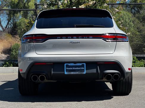 Used 2026 Porsche Macan AWD/4WD image 8