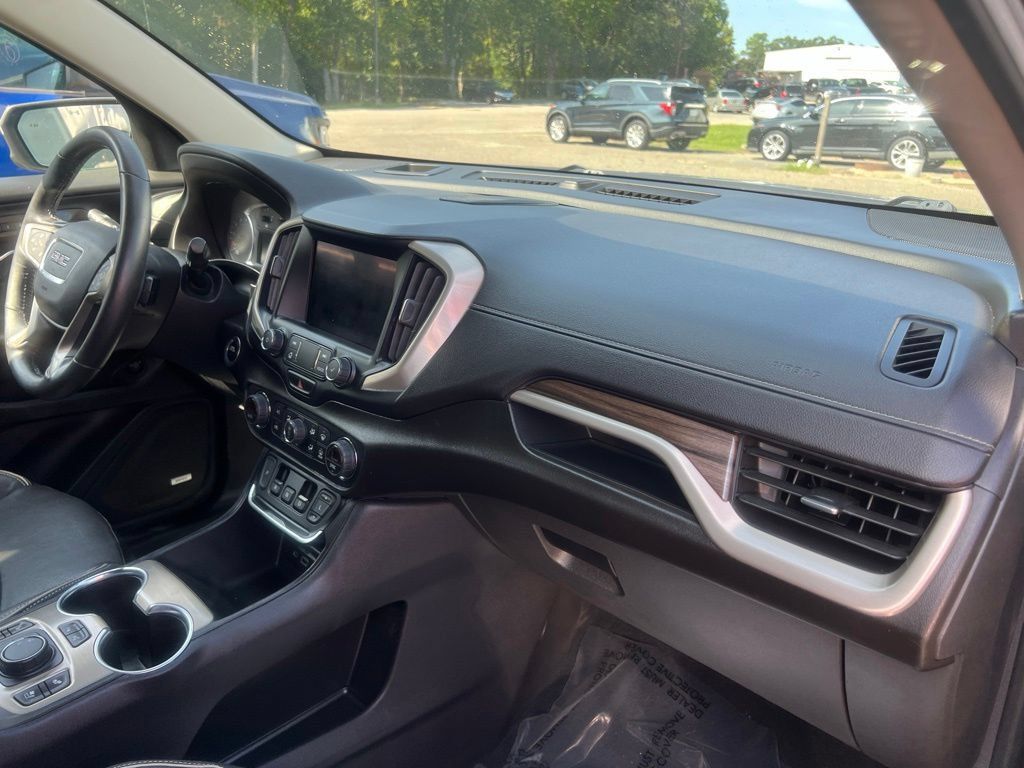 Used 2020 GMC Terrain Denali w/ Denali Premium Package FWD image 18