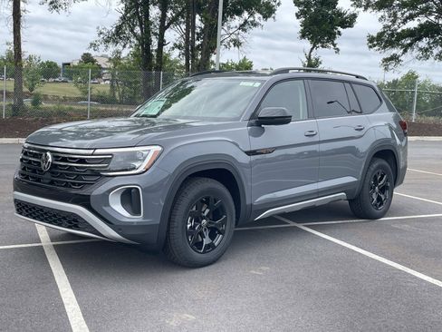 New 2026 Volkswagen Atlas Peak Edition AWD/4WD image 3