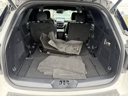 Used 2025 Ford Explorer ST image 7