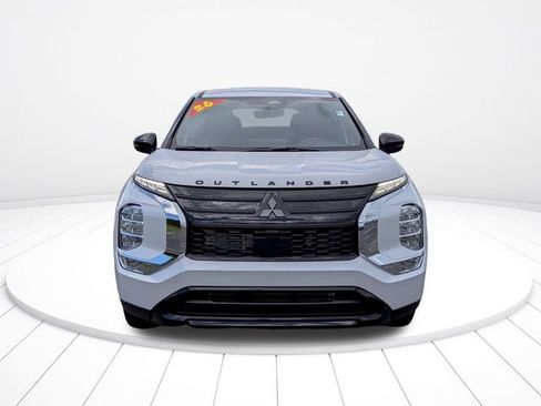 New 2026 Mitsubishi Outlander LE FWD image 8