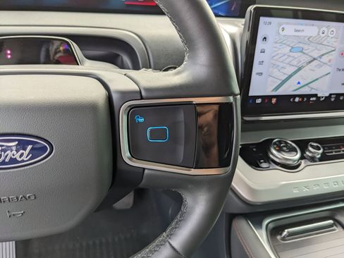 Used 2025 Ford Expedition Active image 30