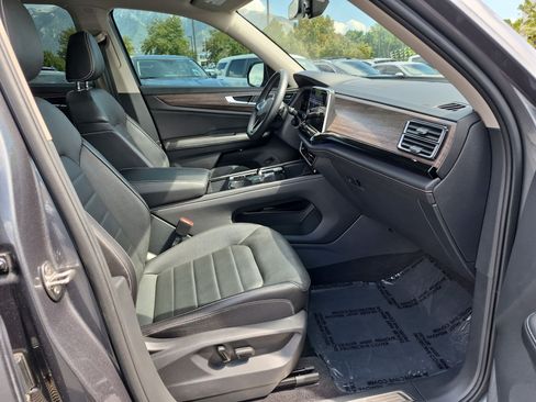 Used 2024 Volkswagen Atlas SEL AWD/4WD image 33