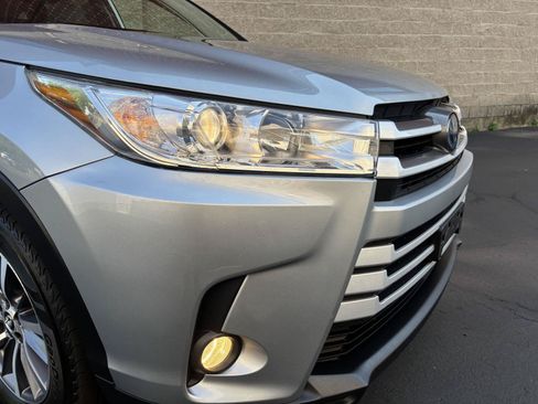 Used 2019 Toyota Highlander XLE AWD/4WD image 6