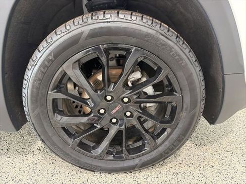Used 2023 GMC Terrain SLT w/ Infotainment Package II image 33