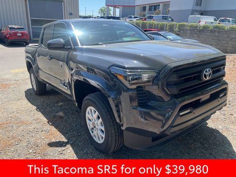 Used 2025 Toyota Tacoma SR5 image 3