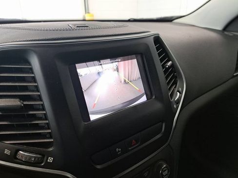 Used 2020 Jeep Cherokee Latitude Plus AWD/4WD image 12