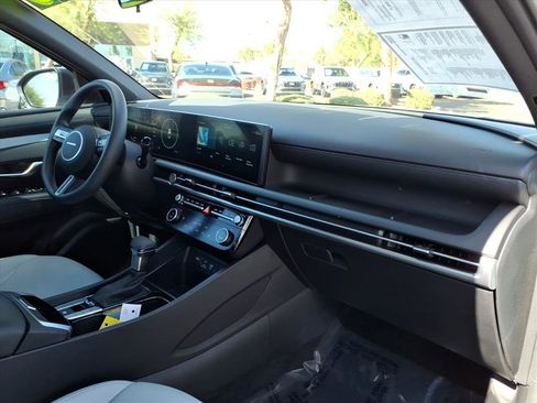 Certified 2025 Hyundai Santa Cruz SEL image 11